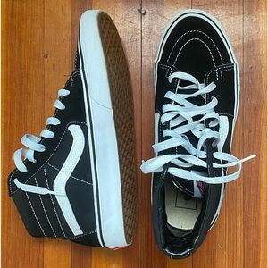 sk8-hi white and black vans